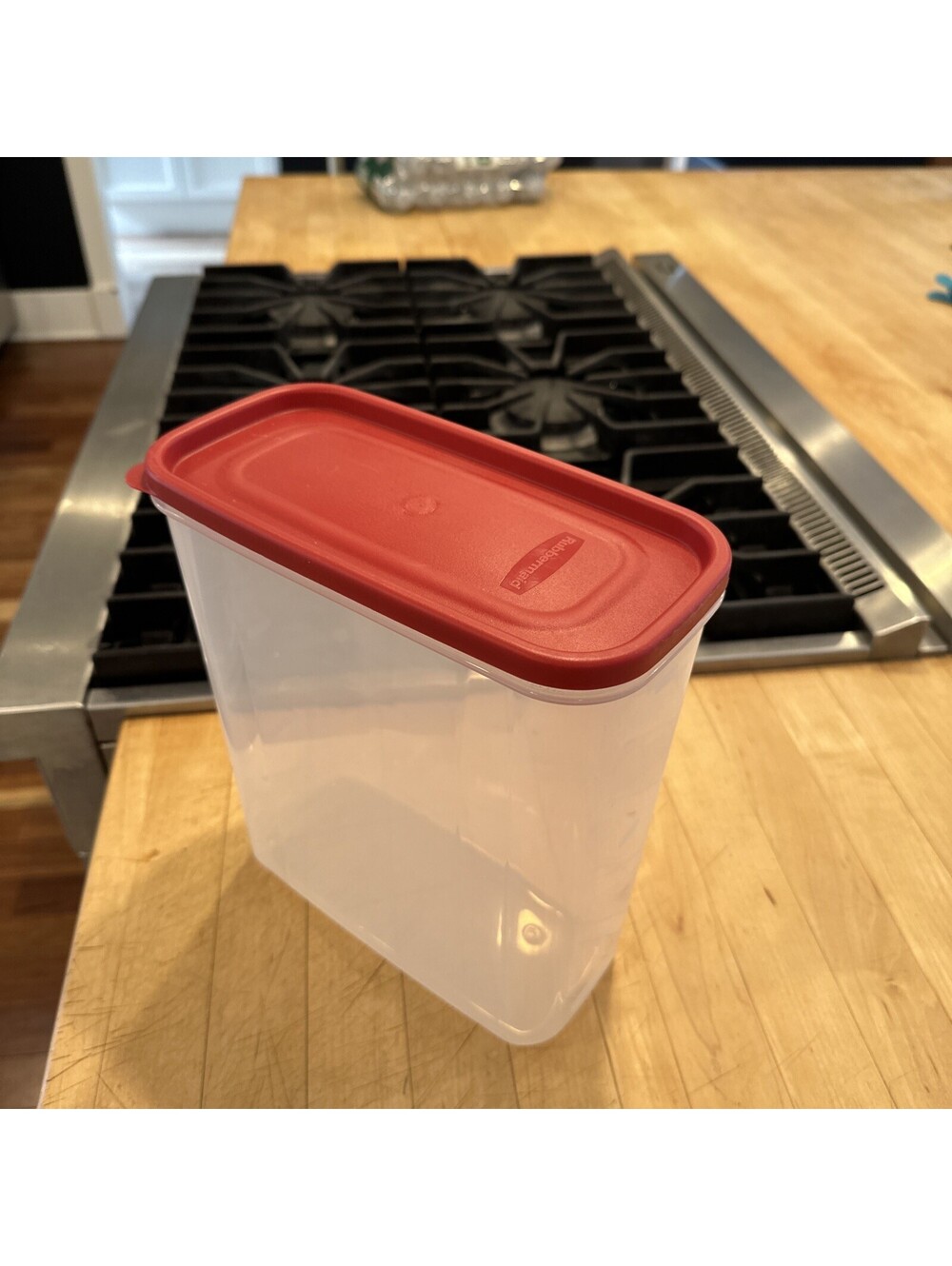 Rubbermaid 21.1 Cup Dry Food Storage Container Sheer with Red Lid #7N04